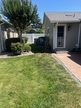 505 Laurel Ave in Oakdale, CA - Building Photo - Building Photo