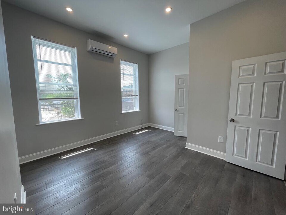 1533 Jackson St in Philadelphia, PA - Building Photo