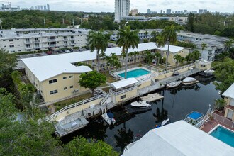 Venice Arms in North Miami, FL - Foto de edificio - Building Photo