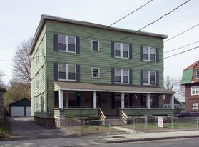 652 Chicopee St in Chicopee, MA - Building Photo