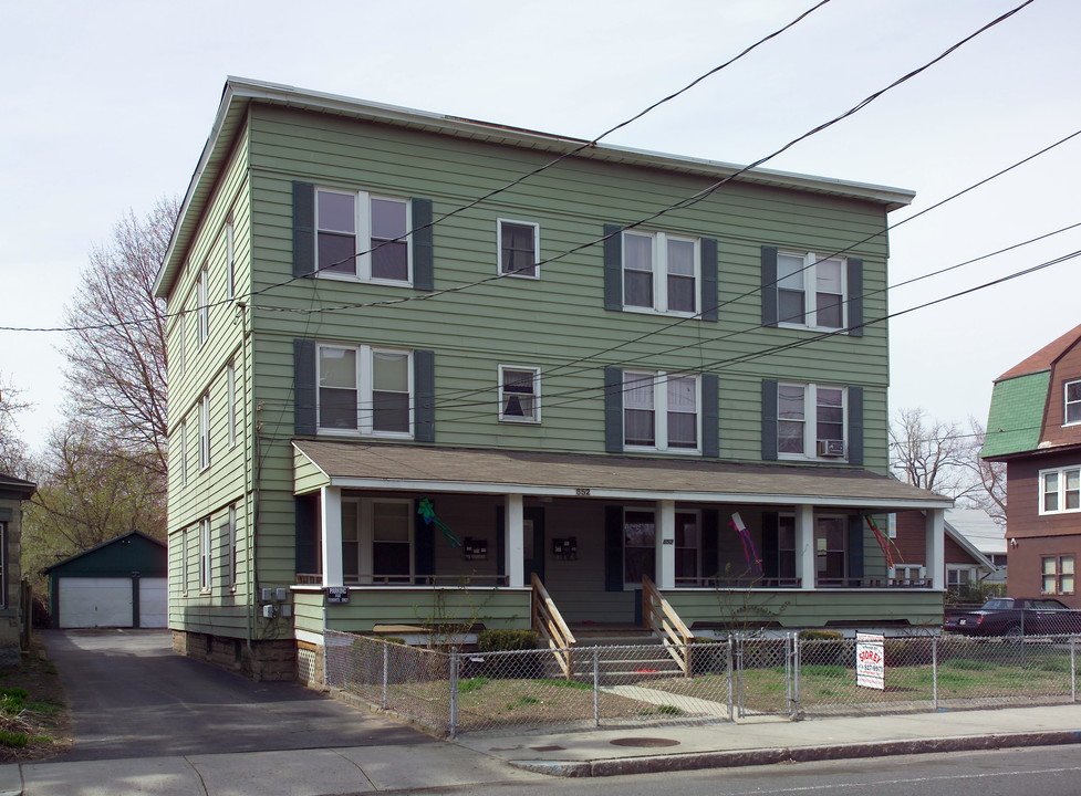 652 Chicopee St in Chicopee, MA - Building Photo