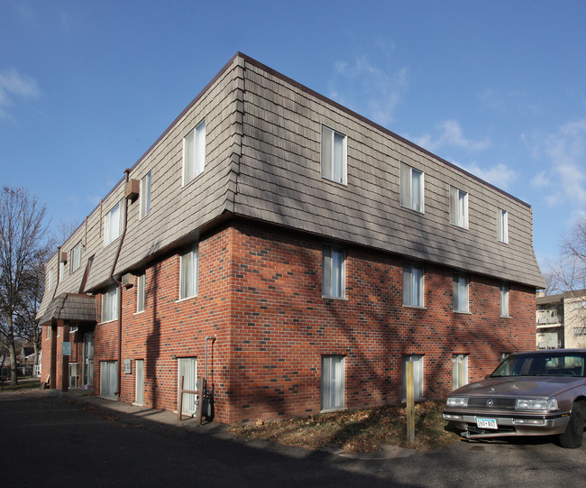 Montana Apartments in St. Paul, MN - Foto de edificio - Building Photo