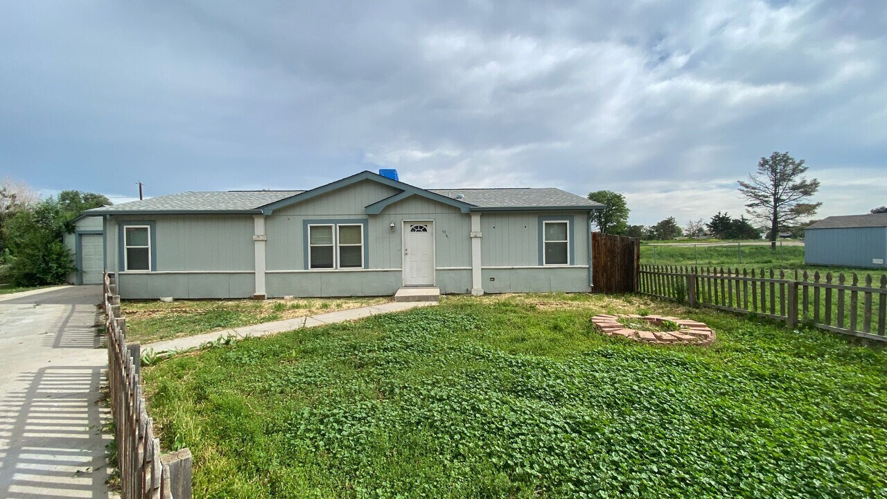 7041 Ash Ct in Commerce City, CO - Building Photo