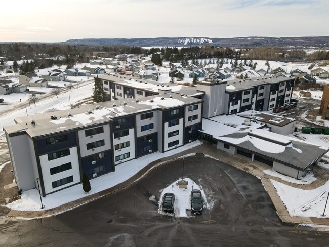 Park Royale Apartments in Superior, WI - Building Photo - Building Photo