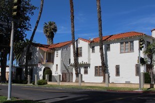 2853 Buckingham Rd in Los Angeles, CA - Building Photo