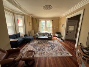 13 Sparhawk St, Unit 1 in Boston, MA - Foto de edificio - Building Photo