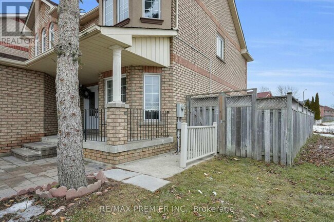 370 Highglen Ave in Markham, ON - Building Photo - Building Photo