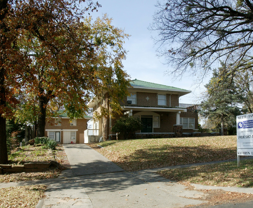 720 N Main St in Sand Springs, OK - Building Photo