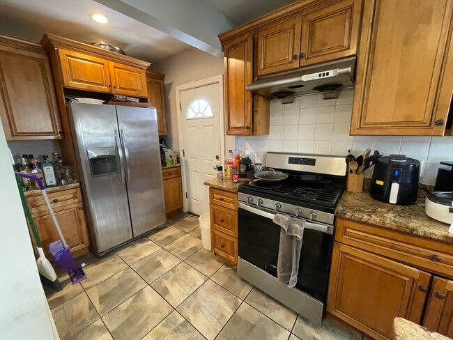34 Long Ave, Unit 34 in Boston, MA - Foto de edificio - Building Photo