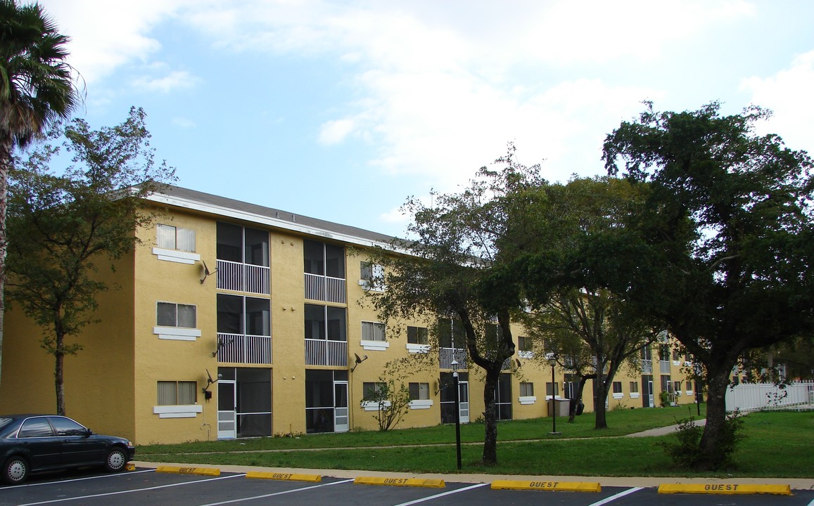 Westview Apartments in Davie, FL - Foto de edificio