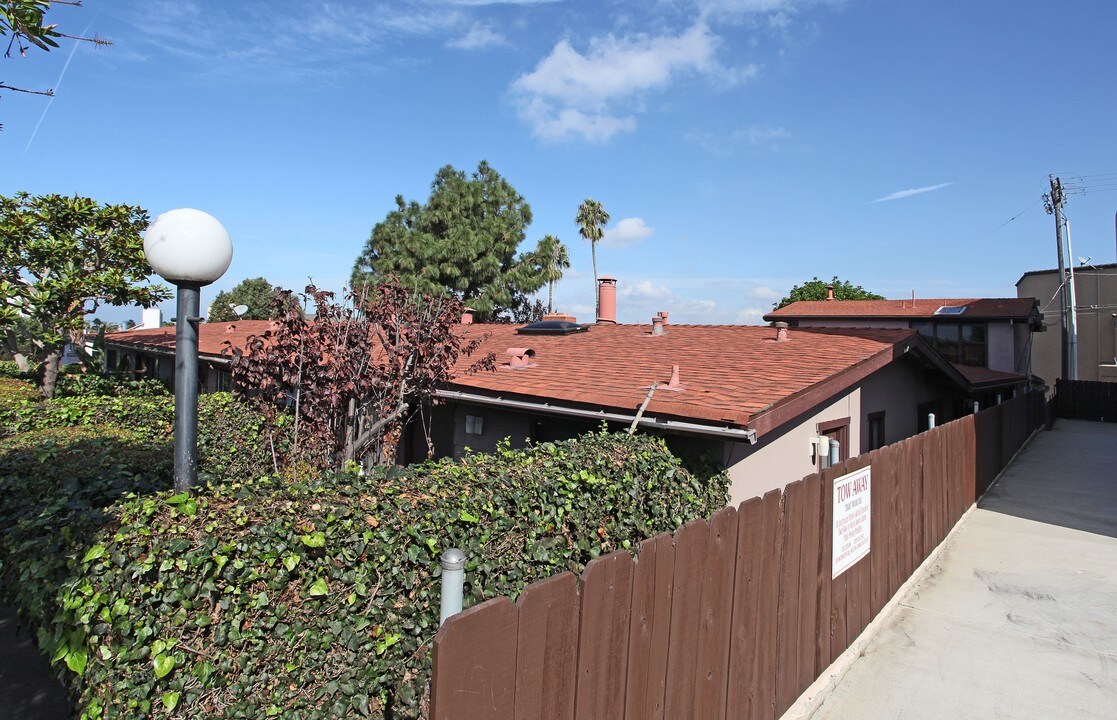 4490-4492 Montalvo St in San Diego, CA - Building Photo