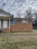 113 Edgehill Dr, Unit 115 in Pulaski, TN - Building Photo