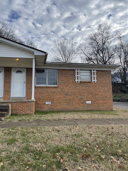 113 Edgehill Dr, Unit 115 in Pulaski, TN - Foto de edificio