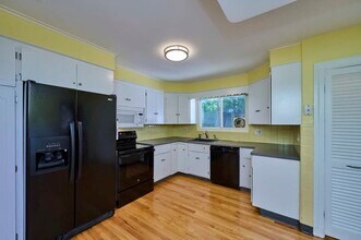 60 Brookline St in Newton, MA - Building Photo - Building Photo