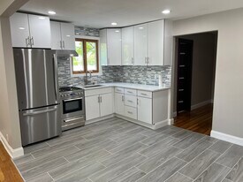 1001 154th St in Whitestone, NY - Building Photo