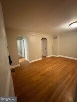 6166 Parkway Dr in Baltimore, MD - Building Photo