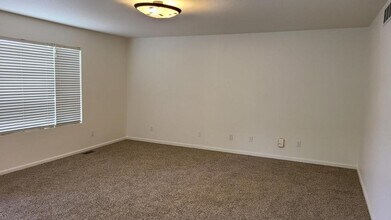 1321 Red Mountain Dr in Longmont, CO - Foto de edificio - Building Photo