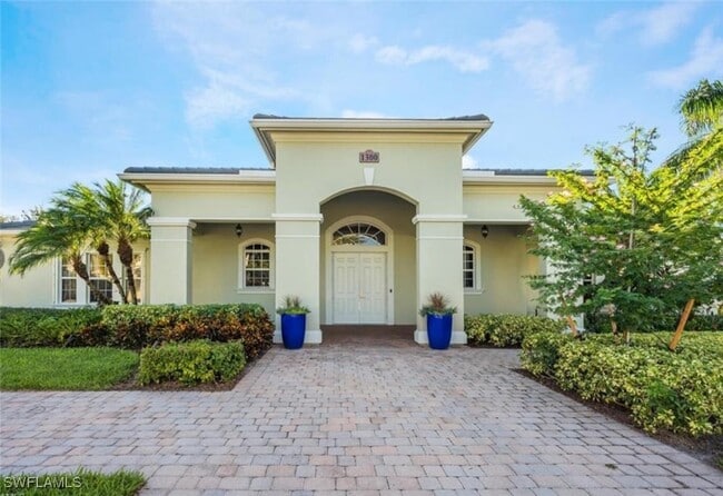 property at 1400 Mariposa Cir