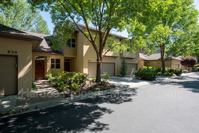 830 E Riverpark Ln in Boise, ID - Building Photo - Building Photo