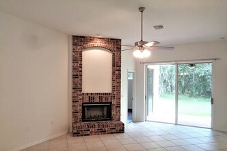 3704 Lockridge Dr in Land O Lakes, FL - Foto de edificio - Building Photo