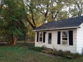 1309 103rd Ave in Plainwell, MI - Building Photo