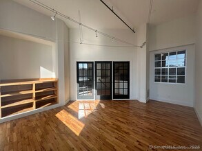 10 S Main St in Norwalk, CT - Building Photo - Building Photo