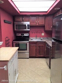 802 Stratford Dr photo'