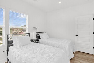 4321 McKinley St in Houston, TX - Building Photo