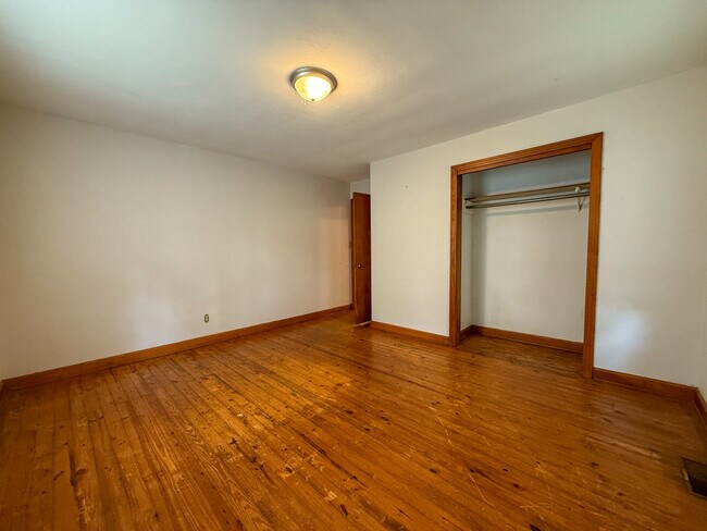 325 4th St in Calhoun, KY - Building Photo - Building Photo