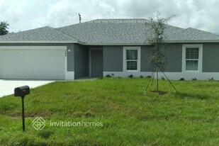 242 SW Airview Ave in Port St. Lucie, FL - Building Photo