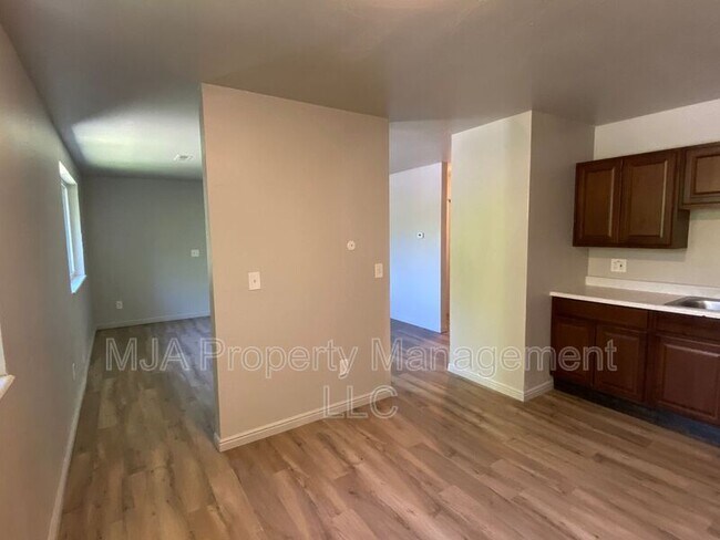 2523 S Lakecrest Dr in West Valley City, UT - Building Photo - Building Photo