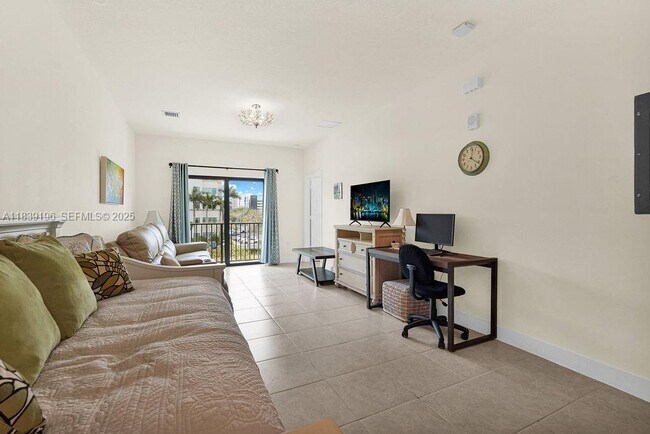 8301 NW 41st St in Doral, FL - Building Photo - Building Photo