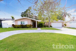 1641 Patlin Cir N in Largo, FL - Building Photo