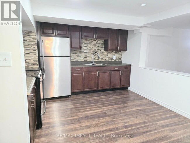 property at 28 Fairmeadow Pl