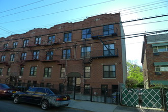 3942 Barnes Ave in Bronx, NY - Foto de edificio - Building Photo