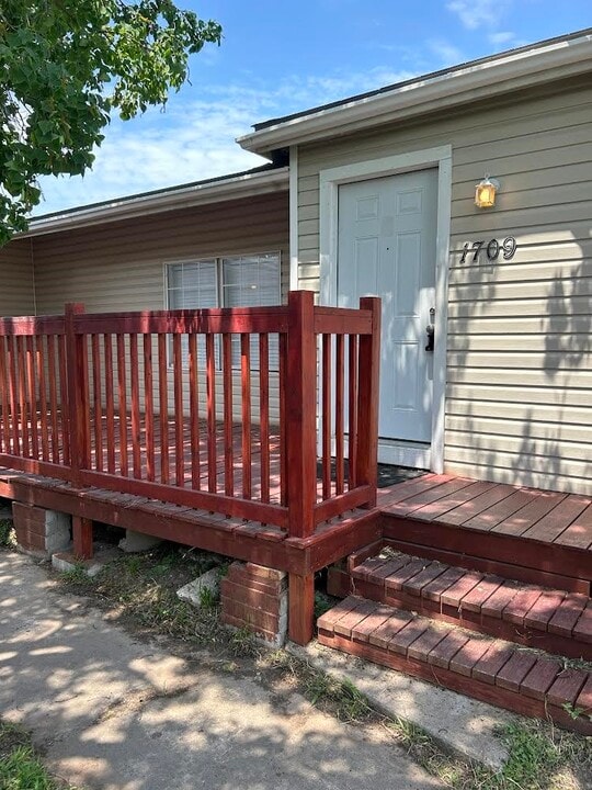 1709 W 4th St in Freeport, TX - Building Photo