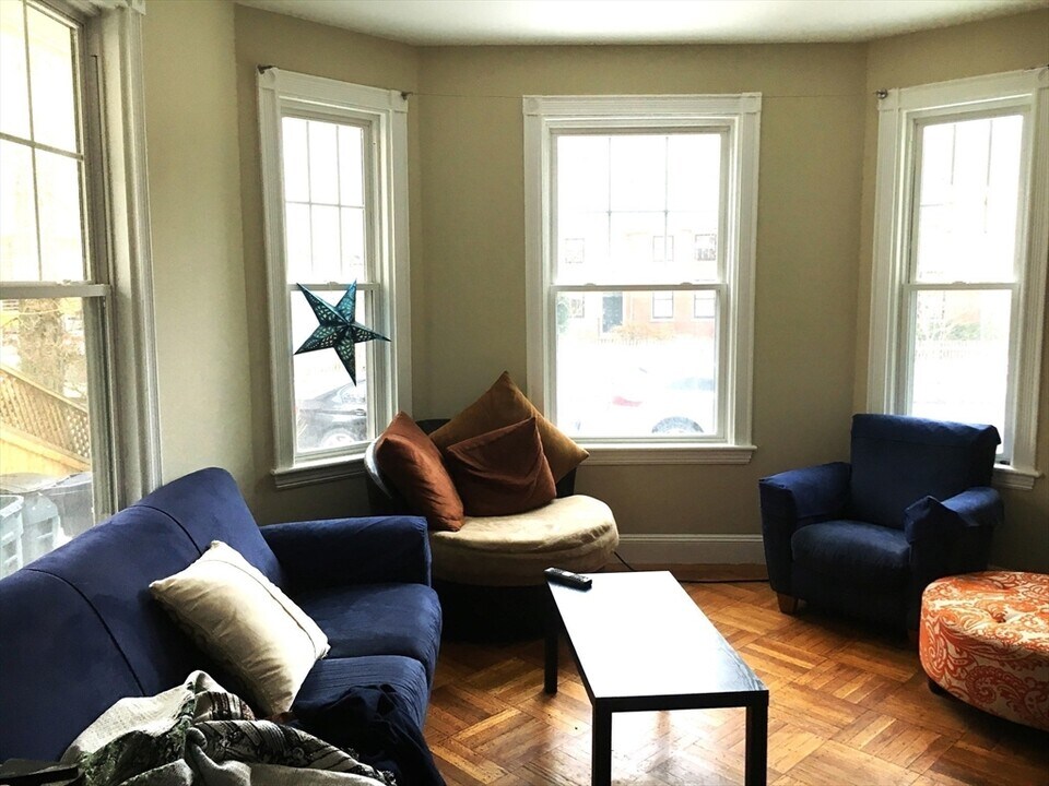 17 Putnam Ave in Cambridge, MA - Building Photo