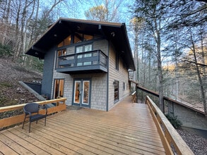 247 Bruce Rd in Gatlinburg, TN - Building Photo - Building Photo