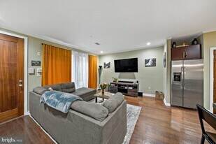 1247 E Columbia Ave in Philadelphia, PA - Building Photo