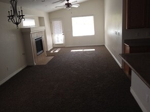 4036 Whispering Quail Ct in Las Vegas, NV - Foto de edificio - Building Photo