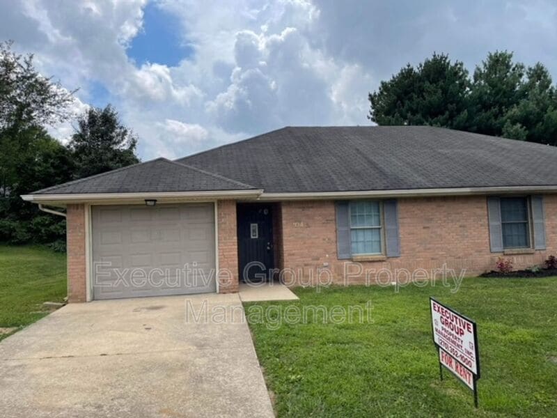 104 Cottage Cir in Elizabethtown, KY - Building Photo