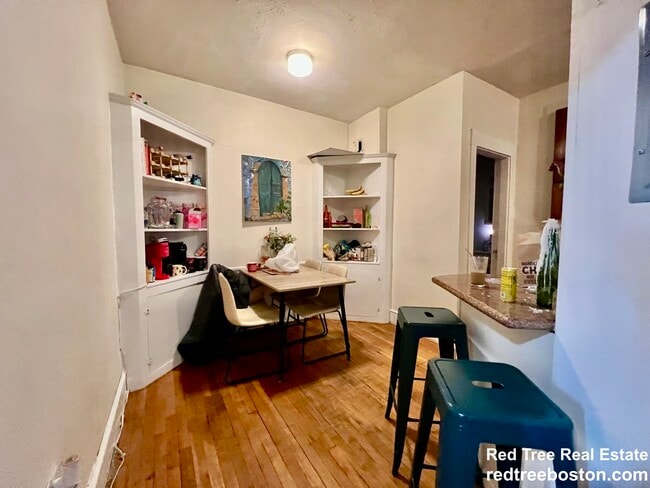 66 Egmont St in Brookline, MA - Foto de edificio - Building Photo