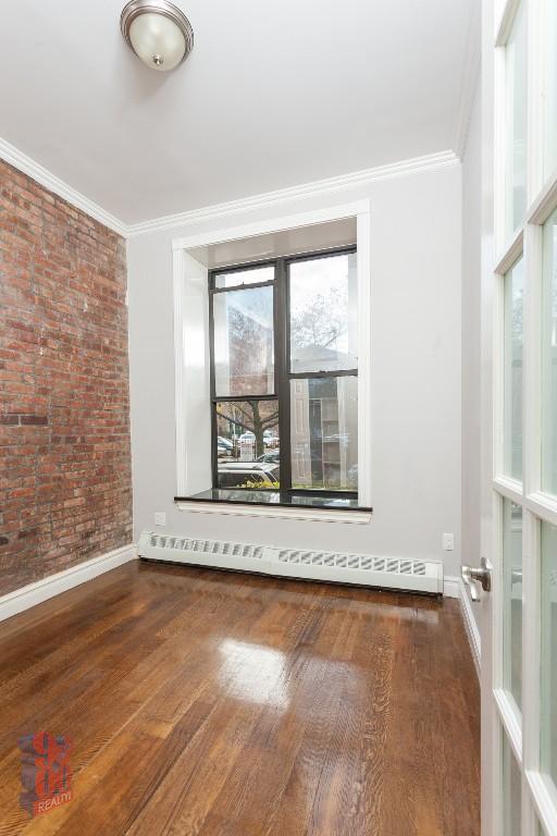 219 E 28th St