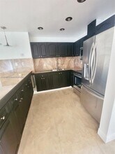 9449 SW 76th St in Miami, FL - Building Photo - Building Photo