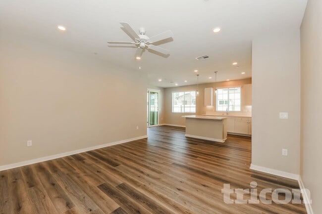 29373 Walnut Tree Way in Winchester, CA - Foto de edificio - Building Photo