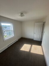 226 Maple St, Unit 1W in Naugatuck, CT - Building Photo - Building Photo