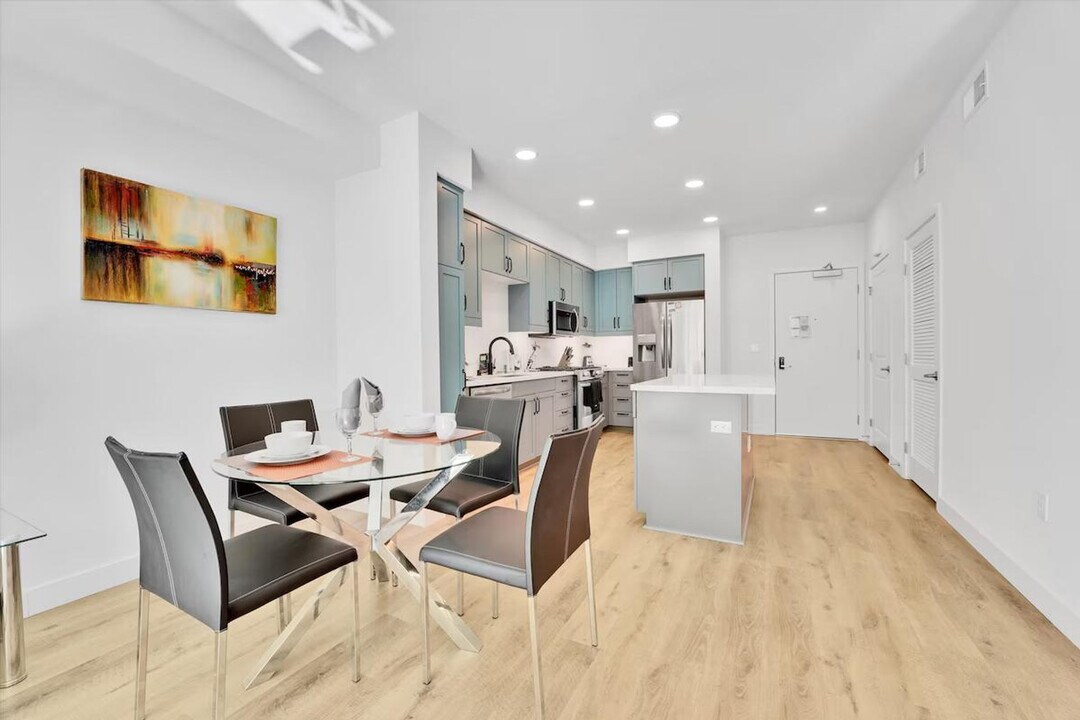 635 Robinson Ave in San Diego, CA - Building Photo