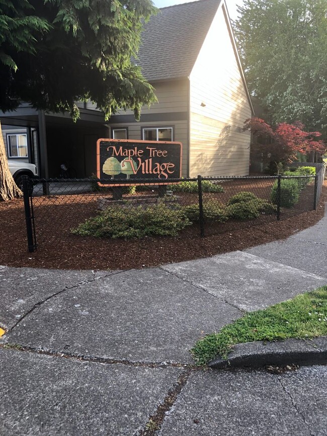 property at 852 SW Maple Tree Dr