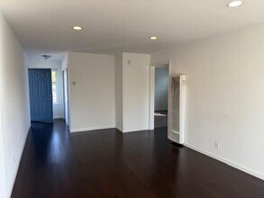 467 Clinton St in Redwood City, CA - Building Photo - Building Photo