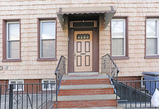 6715 Forest Ave in Ridgewood, NY - Building Photo - Building Photo